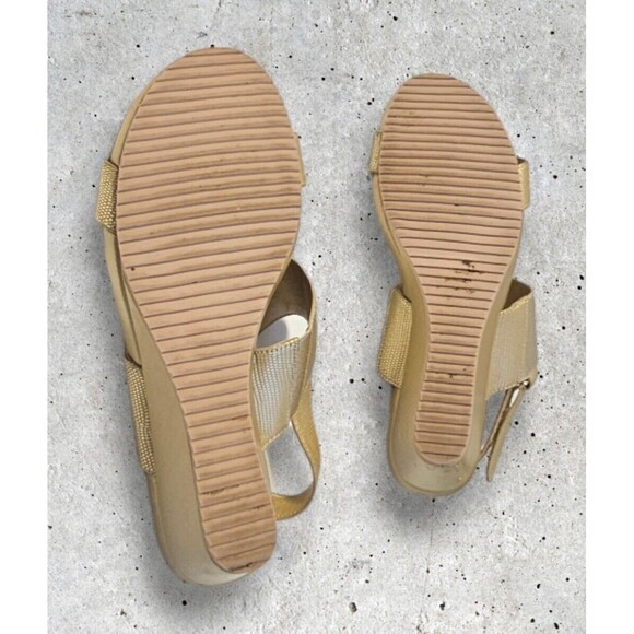 Isaac Mizrahi LIVE Gold Leather Double Strap Aubrey Wedge Sandal 8.M PREOWNED - Picture 10 of 13